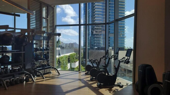 Building Photo - 1000 Auahi St #3913