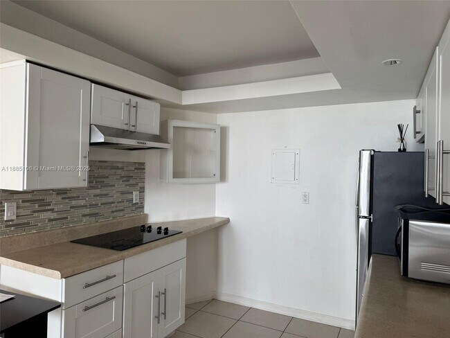 Building Photo - 1351 NE Miami Gardens Dr