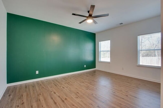 Building Photo - 1872 Holdens Hollow