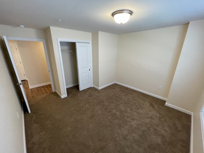 Building Photo - 540 Northend Dr