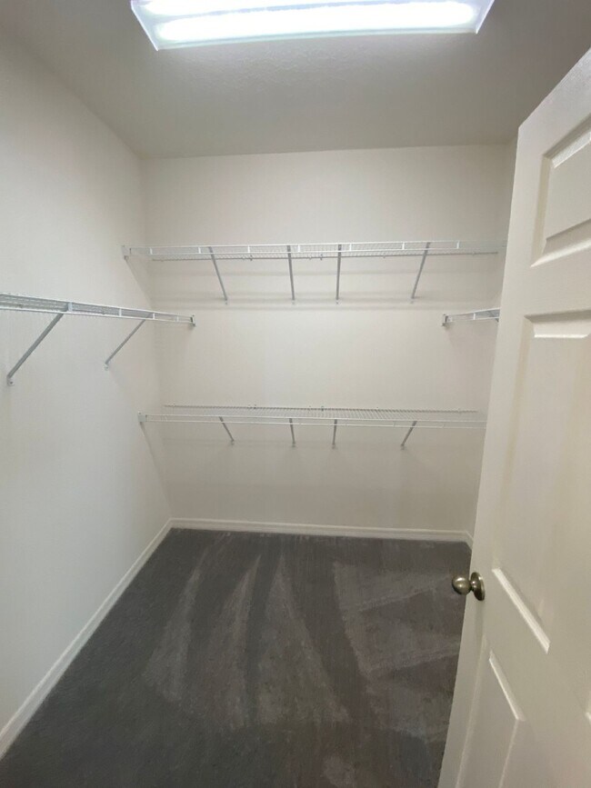 Building Photo - Charming 3 Bed, 2.5 Bath Rental in Lithia,...