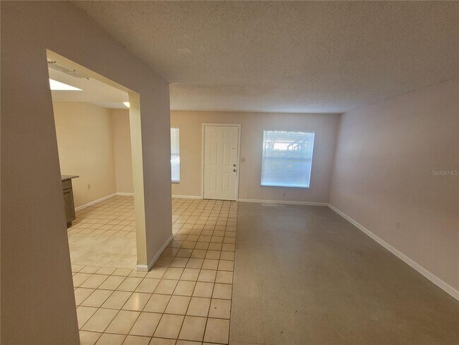 Building Photo - 1802 Barton Dr