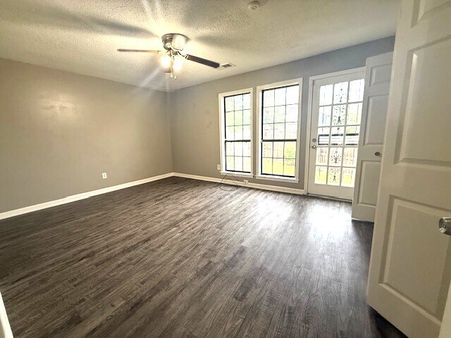 Building Photo - 4230 Cedartree Dr