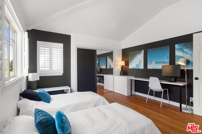 Building Photo - 736 Oxford Ave