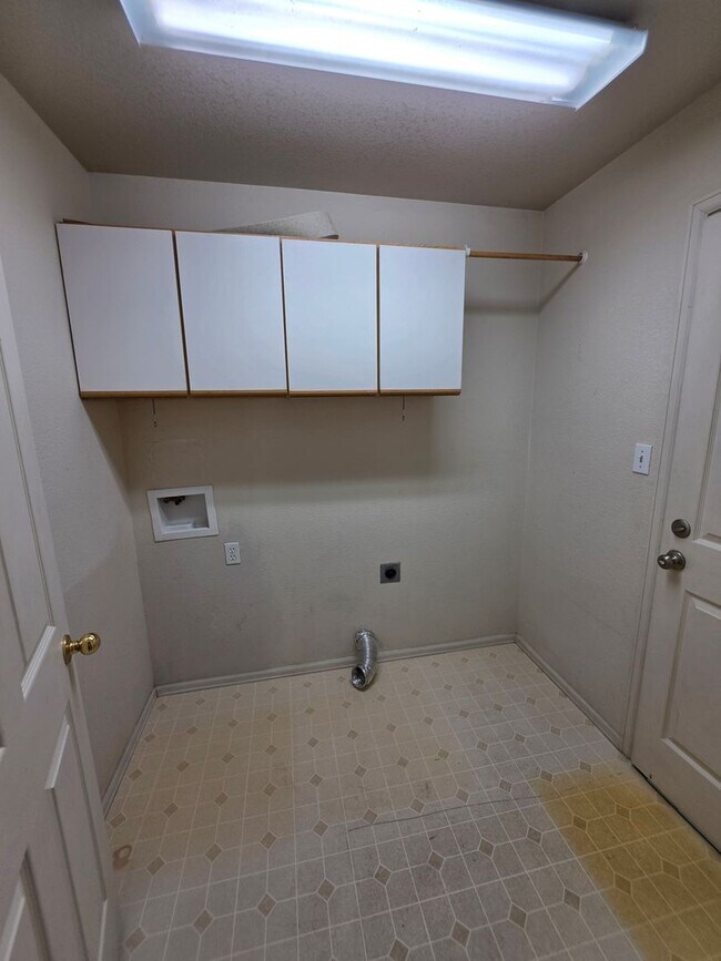 Building Photo - 1636 Weatherby Ln