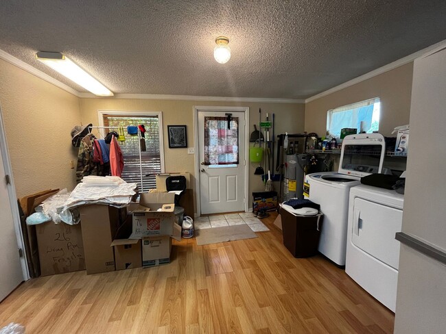 Building Photo - Private 2 Bed, 2 Bath Home on Acreage – 10...