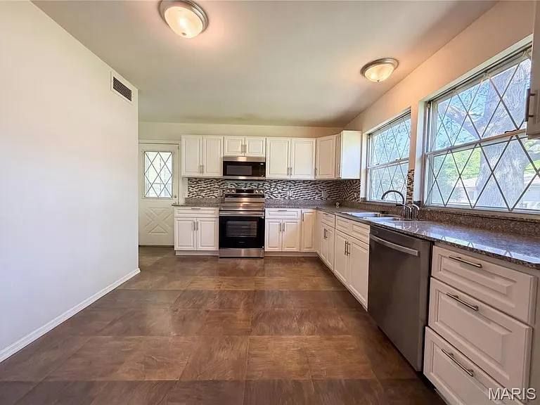 Building Photo - 1321 Petite Dr