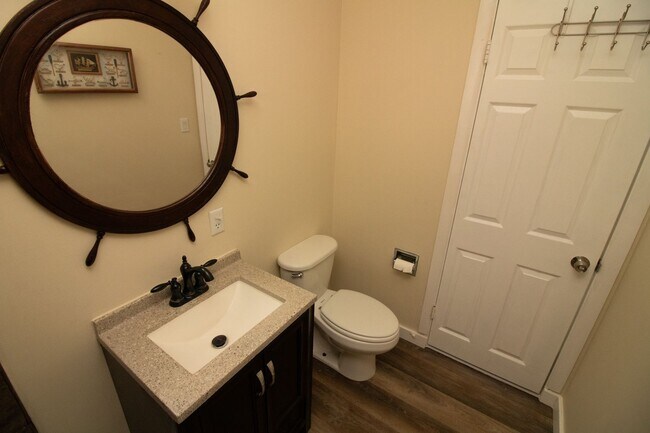 Building Photo - Spacious Three Bedroom