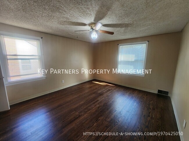 Building Photo - 7320 Charlotte-