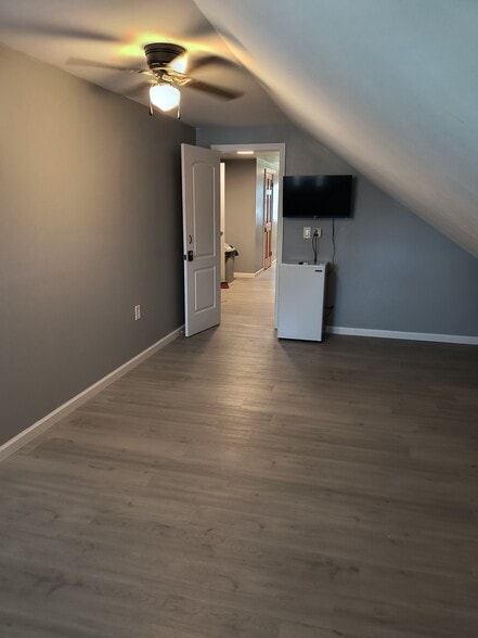 Building Photo - 161 Lynch St