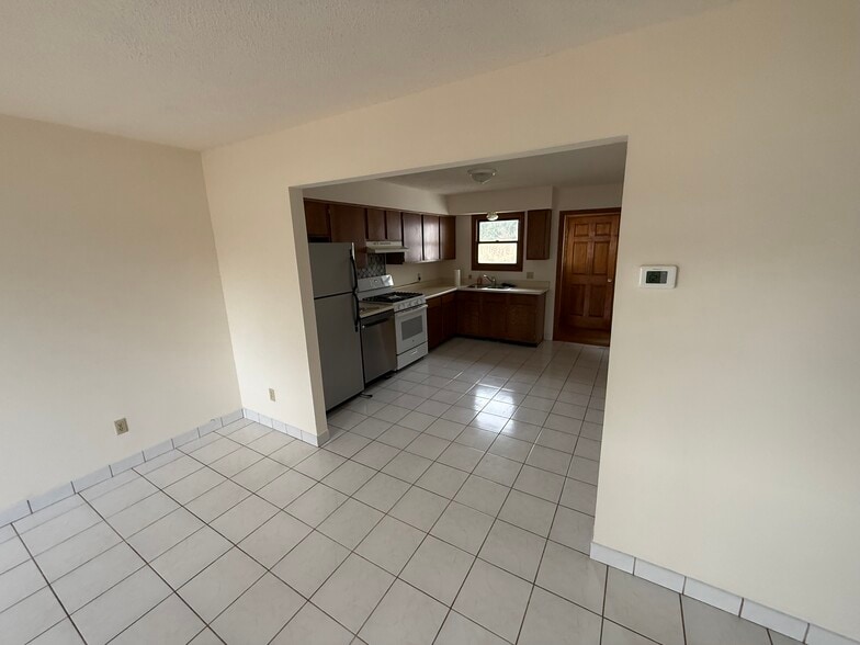 Building Photo - 8821 Sams Dr