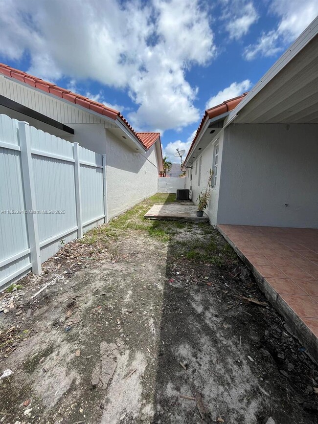 Building Photo - 2682 W 74th Terrace