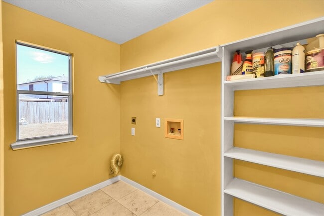 Building Photo - 914 Ivycroft Ln