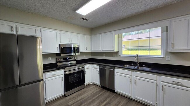 Building Photo - 7847 Sugarland Dr