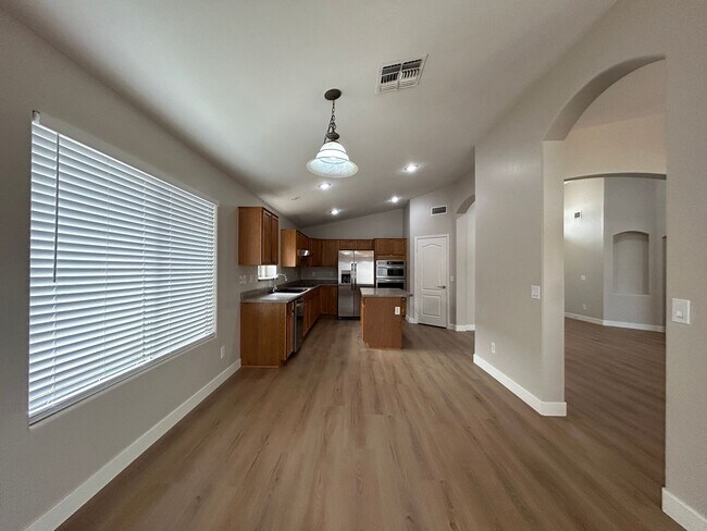 Building Photo - 434 E Chicory Pl