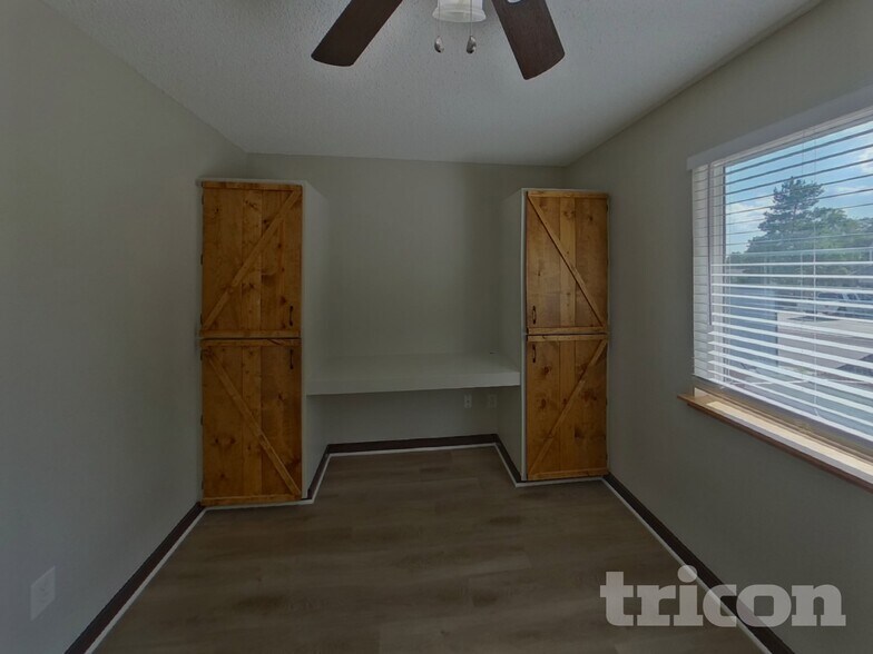 Building Photo - 7325 Woodstock St