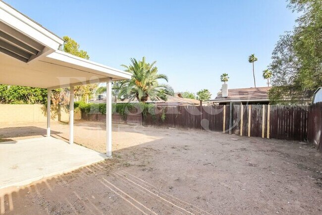 Building Photo - 5627 W Sunnyslope Ln