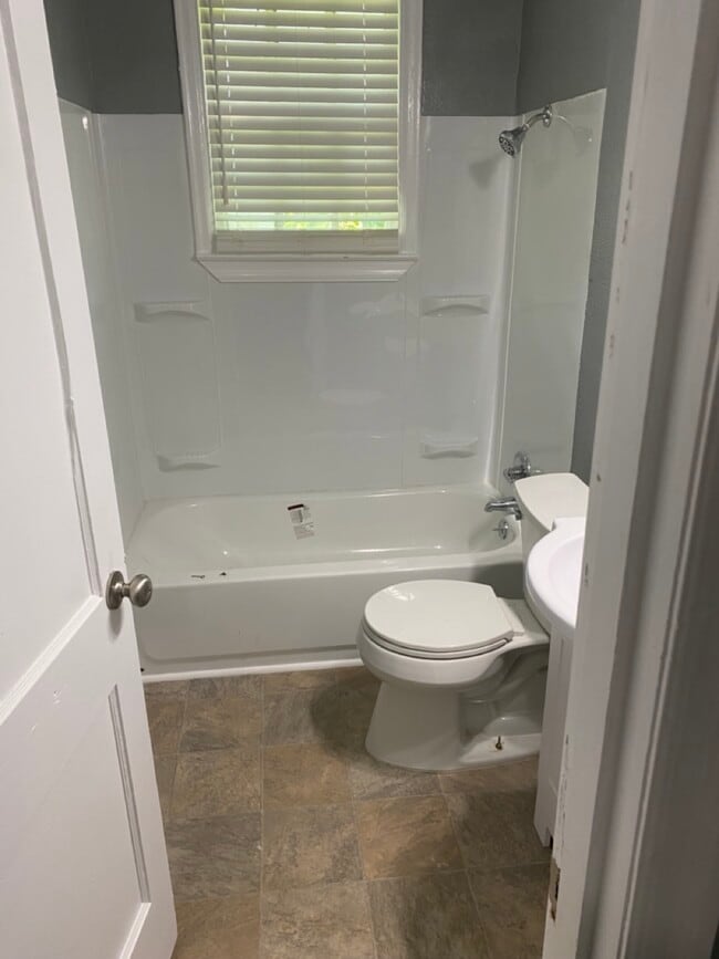 Primary Photo - 2830 Little St