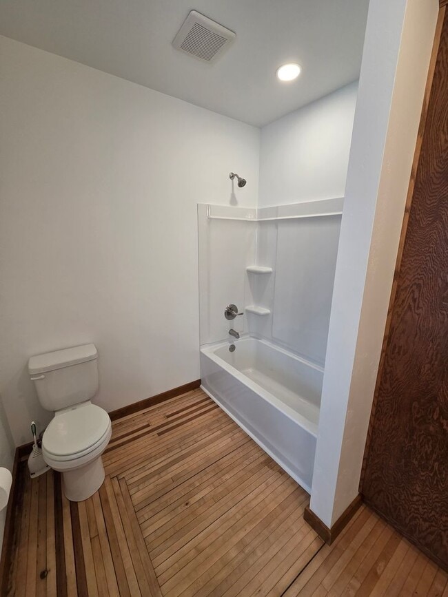 Building Photo - 2904 Parkridge Ave