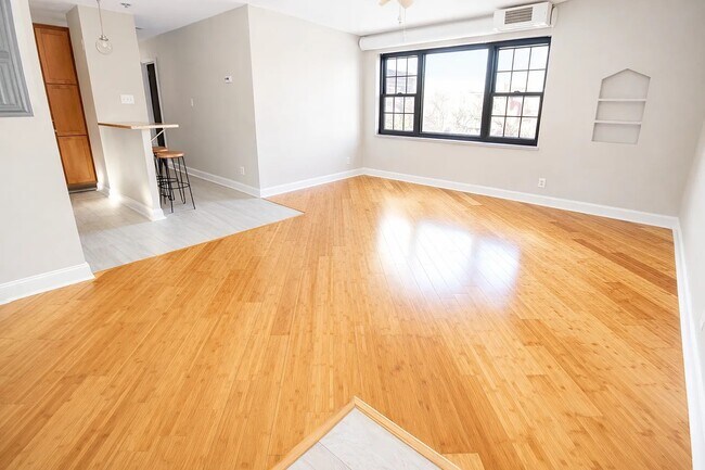 Interior Photo - WINSTON APARTMENTS -- 022