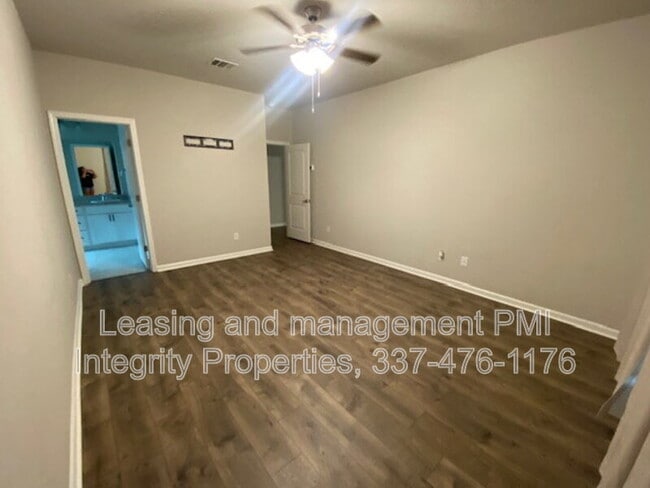 Building Photo - 616 Vert Dr
