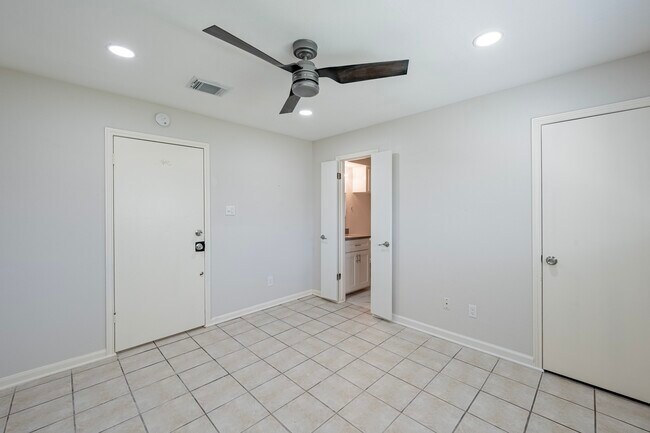 Building Photo - 3435 Gary Ln