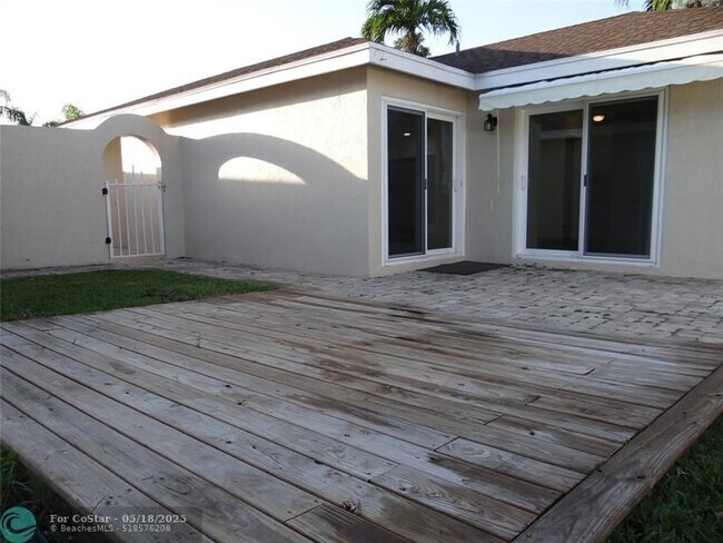Building Photo - 4036 Eastridge Cir