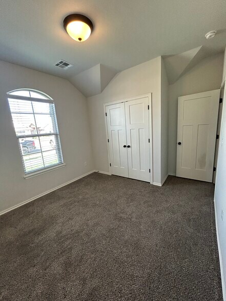 Building Photo - 8720 SW 40th Ter