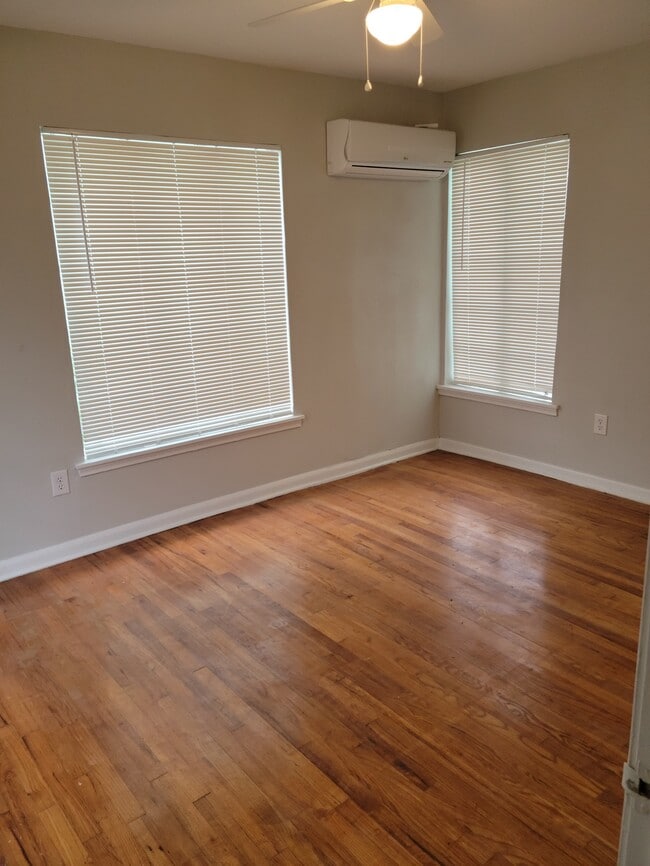 Building Photo - 1528 Steves Ave