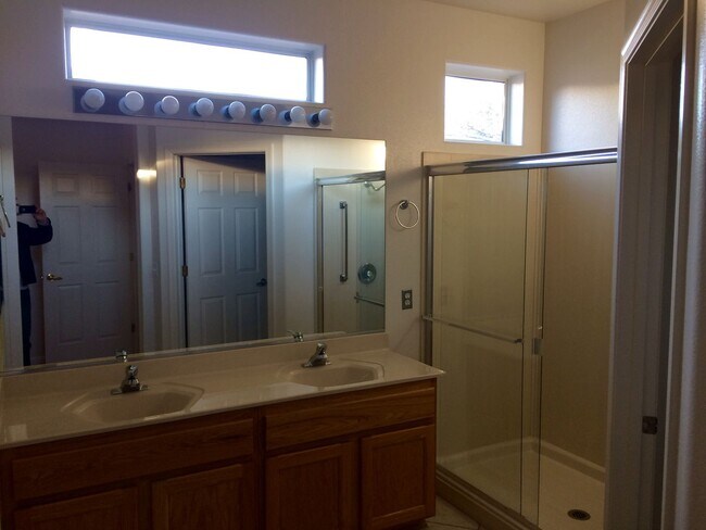 Building Photo - FANTASTIC UPGRADED 55+ SUN CITY ANTHEM COMMUNITY HOME!!!