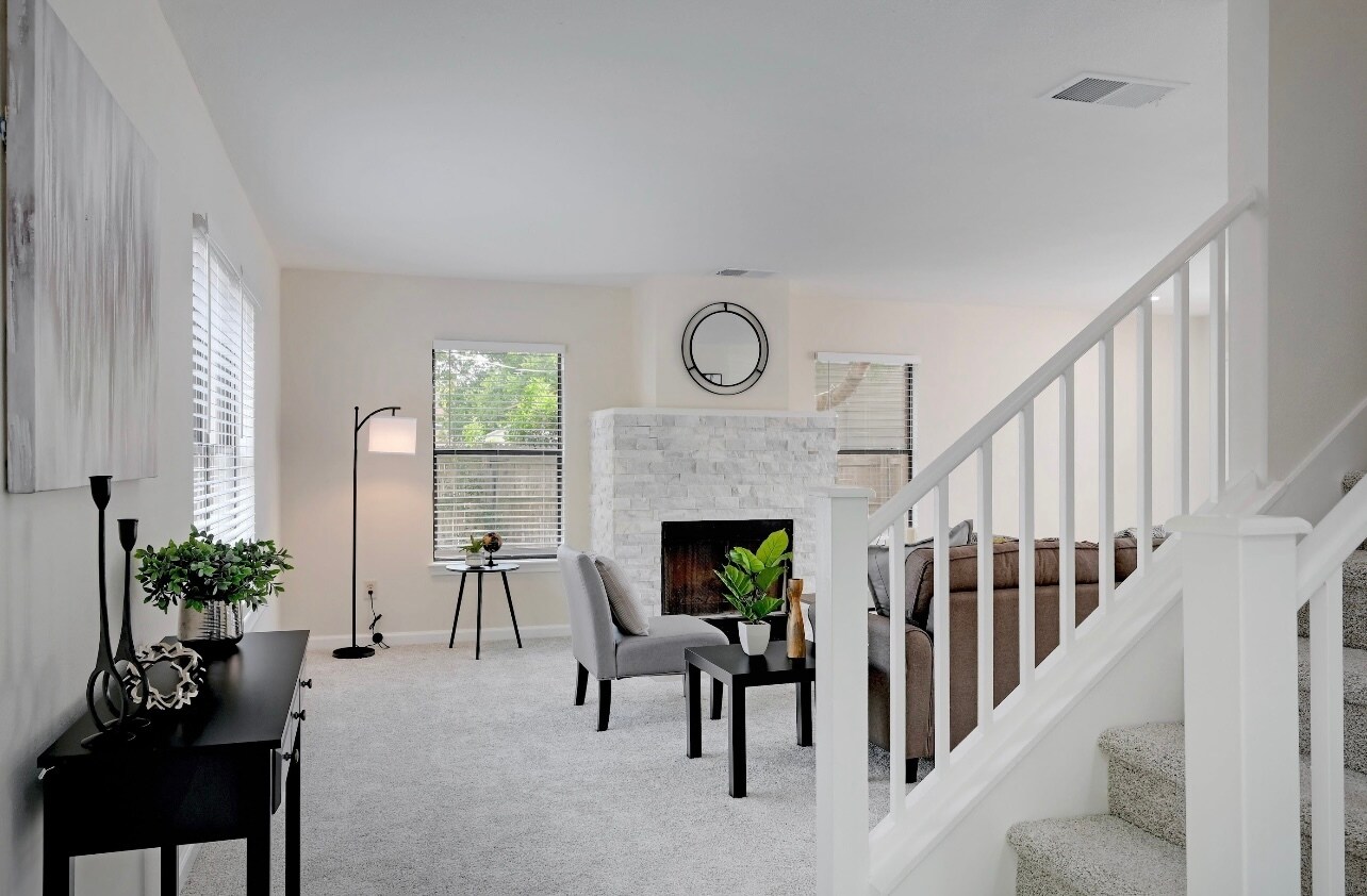 Building Photo - 2230 Juniper Hl