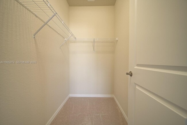 Building Photo - 1023 Eucalyptus Dr