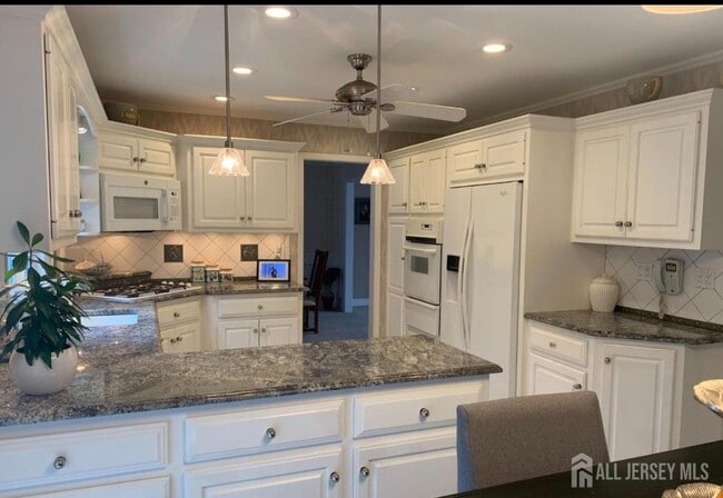 Building Photo - 3307 Evergreen Ln