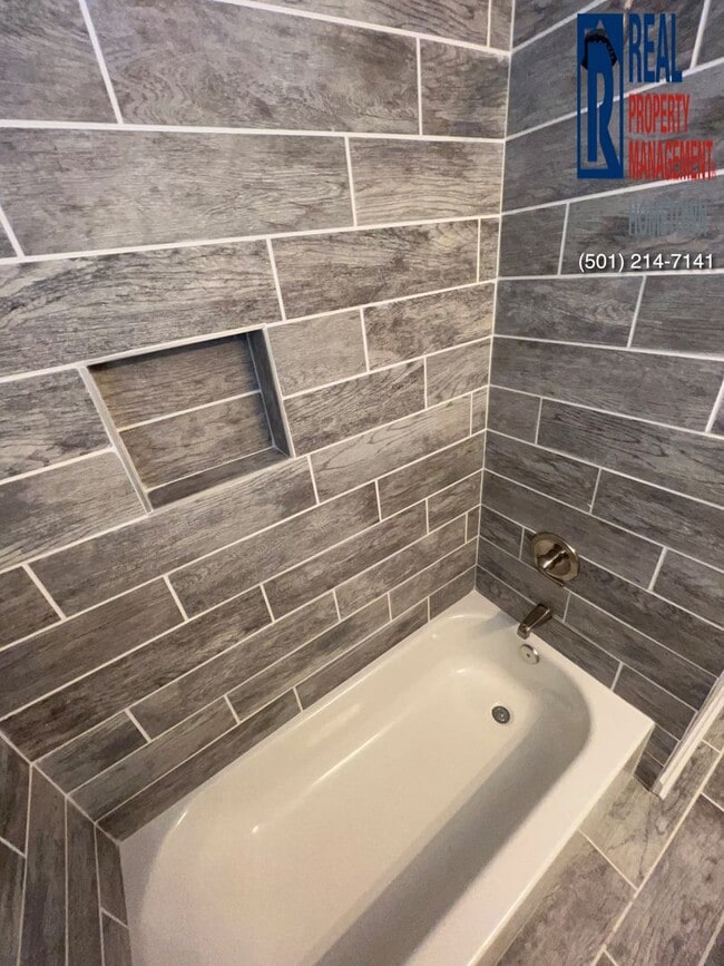 Building Photo - 300 N Bailey-