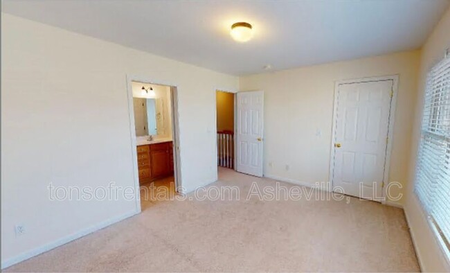 Building Photo - 98 Rotunda Cir