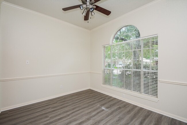Building Photo - 918 Tennyson Dr
