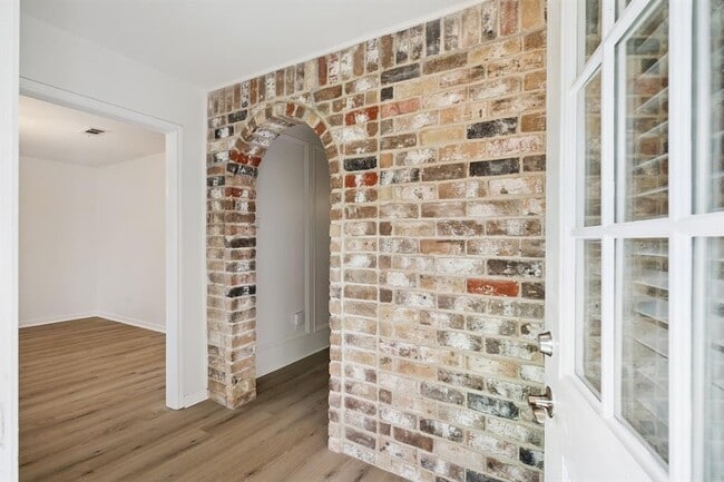 Building Photo - 25402 Lynbriar Ln