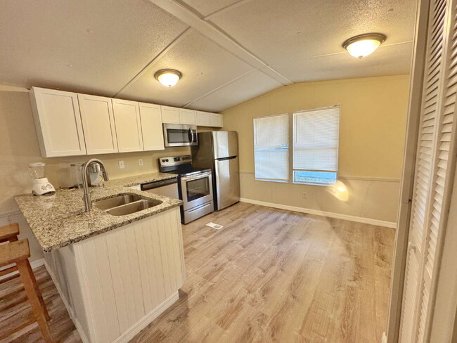 Building Photo - 2 BR /1 BA Mobile Home, US1 North