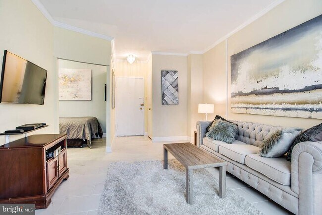 Primary Photo - 1021 Arlington Blvd