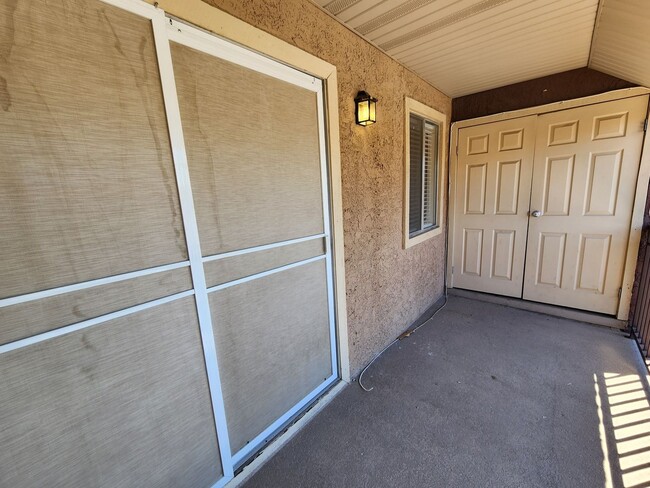 Building Photo - Beautiful Bella Vita 1 Bedroom/1 Bath unit.