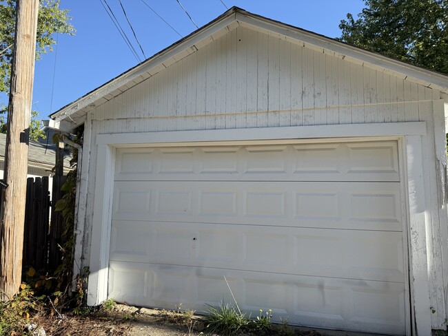 Building Photo - 1223 Campbell Ave