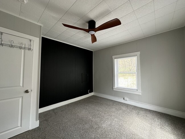 Building Photo - 610 E Main St