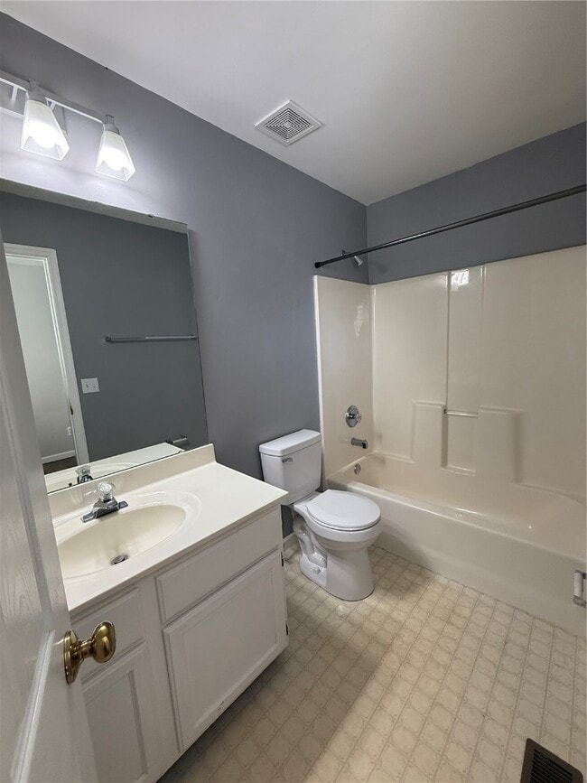 Building Photo - 166 Village Cir Dr