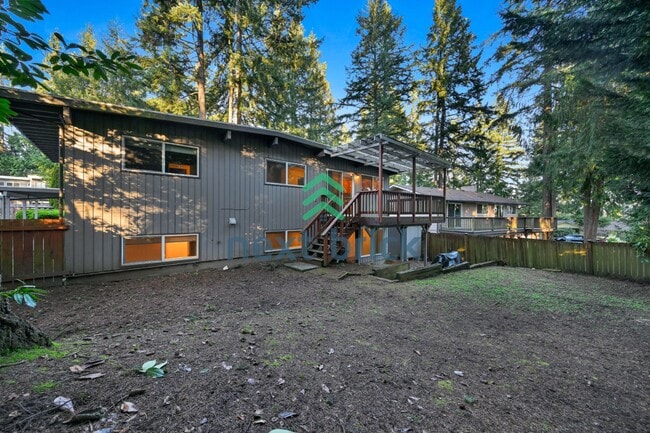 Building Photo - Welcome to this beautifully located 4-bedroom, 2-bath