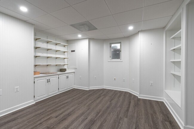 Building Photo - 504 S Pitt St