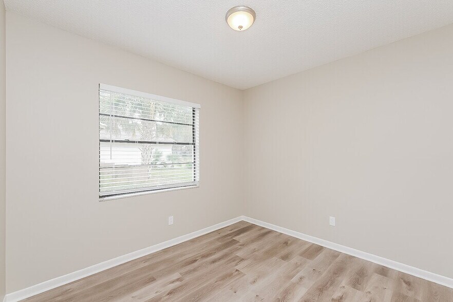 Building Photo - 3910 Briarlake Dr