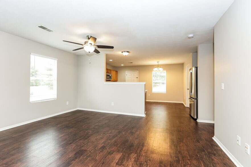 Building Photo - 2657 Sutherland Dr