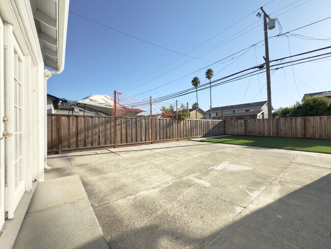 Building Photo - 1397 Adrian Way