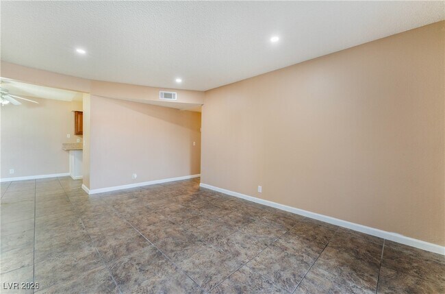 Building Photo - 3151 N Soaring Gulls Dr