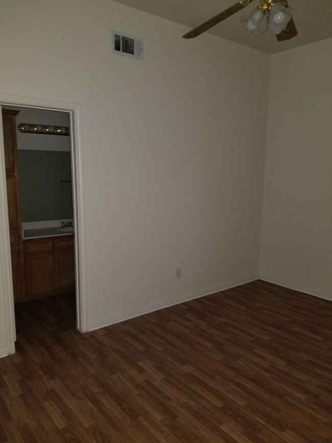 Building Photo - 3801 Hitchrock Dr